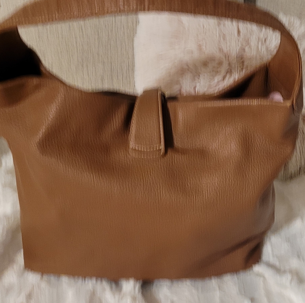 Dooney & Bourke  Large Tan Pebbled Leather Shoulder Bag with Gold Hardware - Picture 2 of 14
